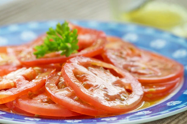 Tomatensalat mit Senf-Dressing