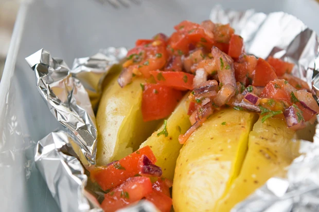 Ofenkartoffel mit Salsa