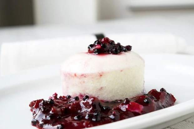 Grießpudding mit Hollerröster