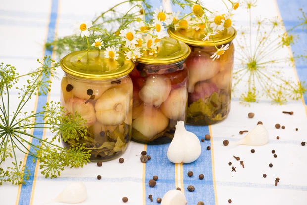 Feuriger eingelegter Knoblauch
