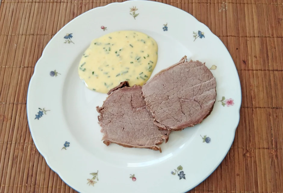 Gekochtes Rindfleisch mit Schnittlauchsauce