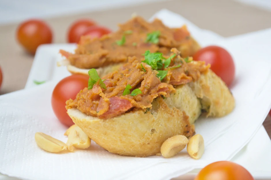 Veganer Tomaten-Erdnuss-Aufstrich