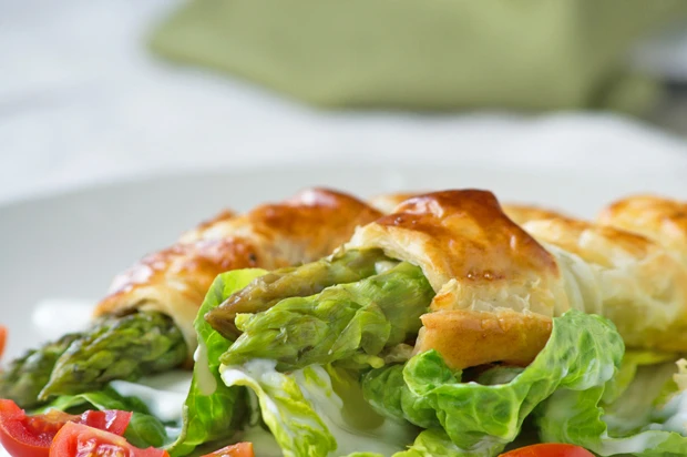 Spargel in Blätterteig