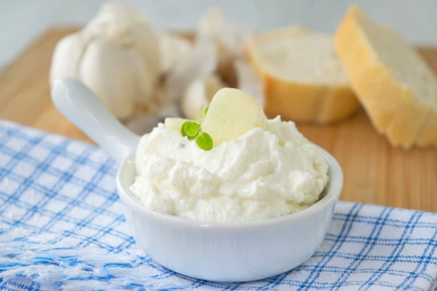 K&auml;se-Dip mit Knoblauch