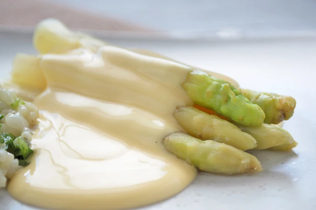 Einfache Sauce Hollandaise