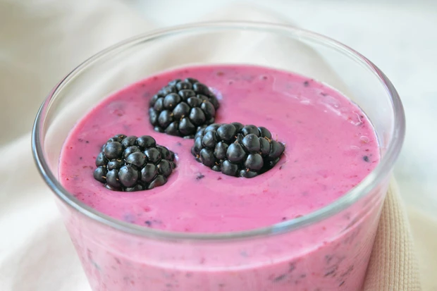 Brombeer-Smoothie mit Haselnuss