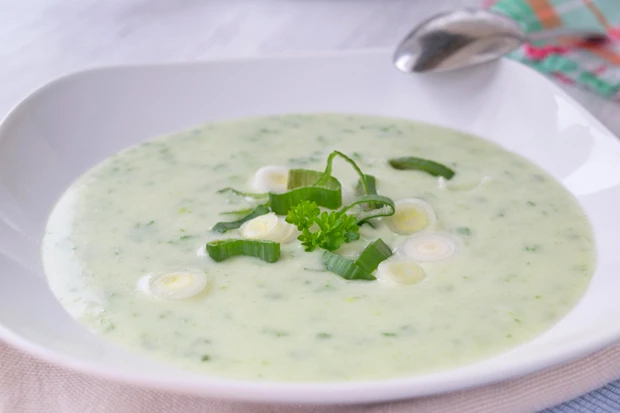 Fr&uuml;hlingszwiebelsuppe