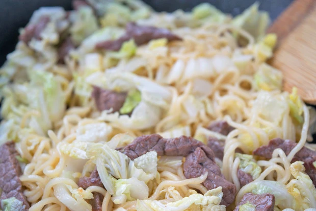 Schnelle Wokpfanne mit Rind