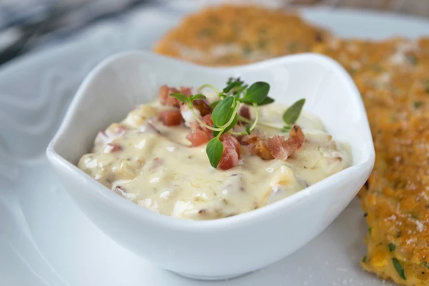 Zwiebel-Speck-Sauce