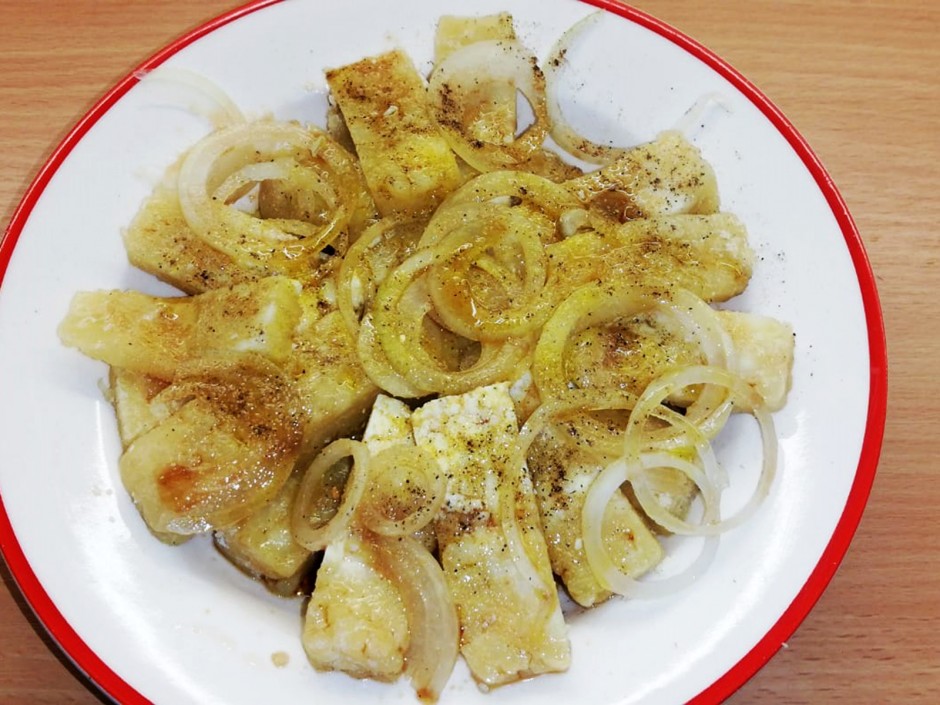 Graukäse mit Zwiebel