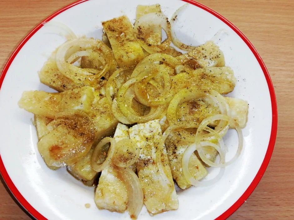 Grauk&auml;se mit Zwiebel