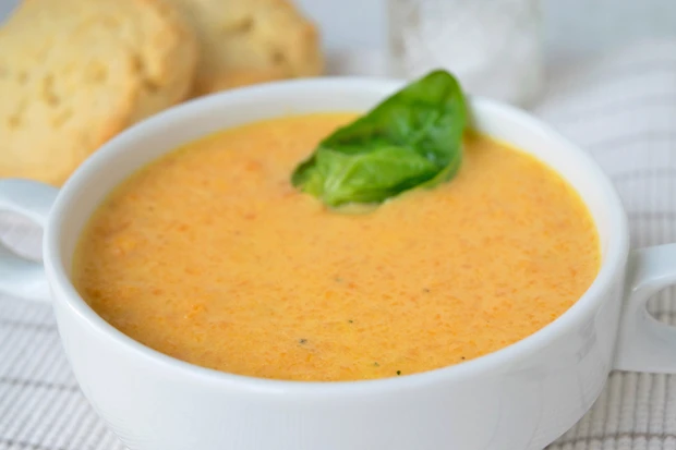K&uuml;rbissuppe mit Orangen