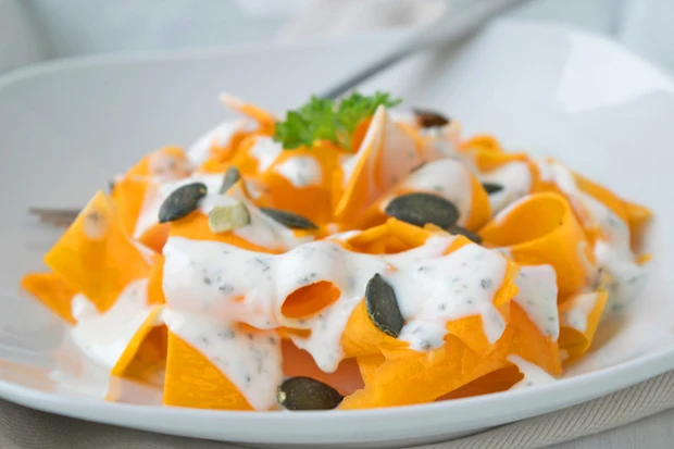K&uuml;rbissalat