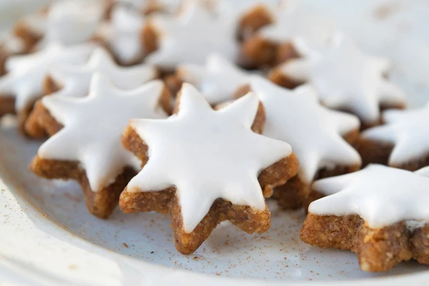 Glasierte Zimtsterne