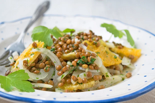 Wurzelpetersilien-Salat mit Linsen