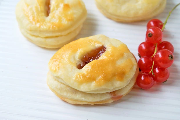 Ribiselaugen nach Omas Rezept