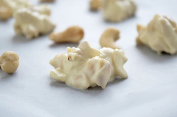 Einfache Cashew-Schoko-Splitter