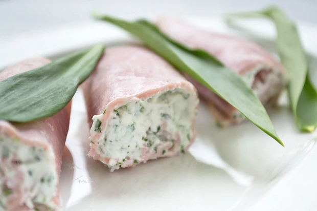 Schinkenr&ouml;llchen mit B&auml;rlauch