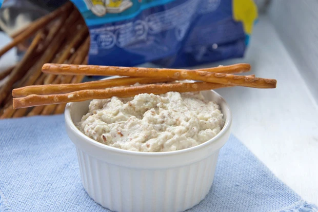 Nuss-Käse-Dip