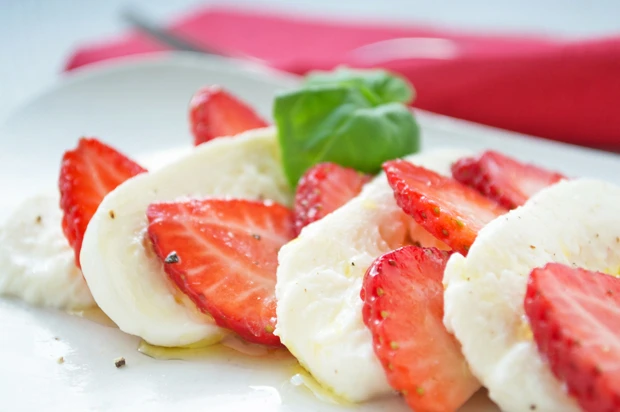 Erdbeeren mit Mozzarella