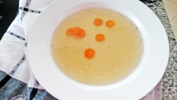 Einfache Rindsuppe