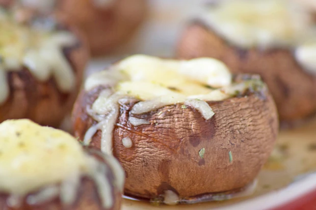 &Uuml;berbackene Champignons