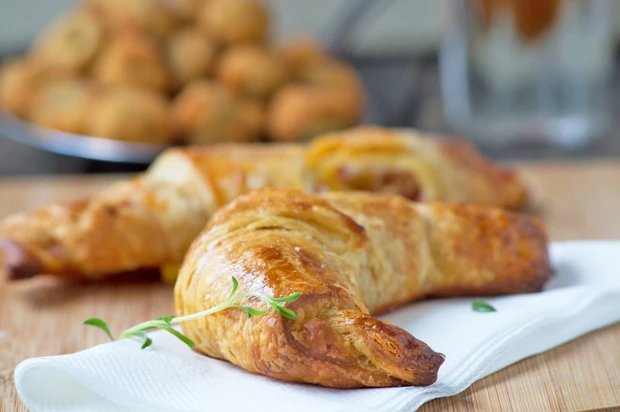 Schinken-K&auml;se Kipferl mit Topfenteig