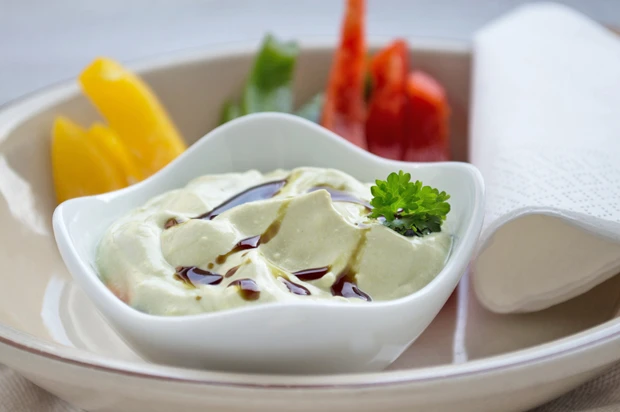 Paprikasticks mit Kernöl-Dip