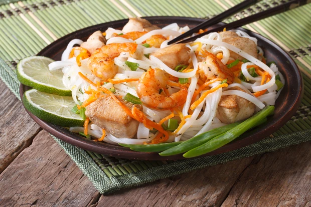 Thailandische Garnelen-Huhn Pfanne