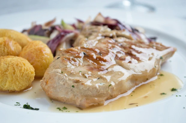 Saftiges Schweinskotelett mit Fenchel