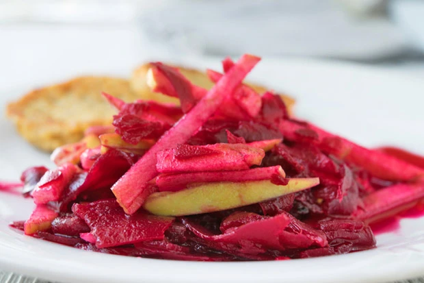 Roter R&uuml;ben Salat mit &Auml;pfeln