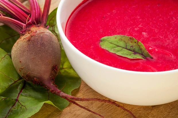 Rote R&uuml;be-Apfelsuppe