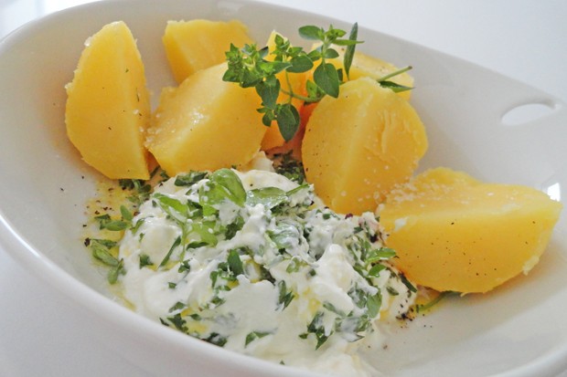 Erdäpfel mit Kräutertopfen