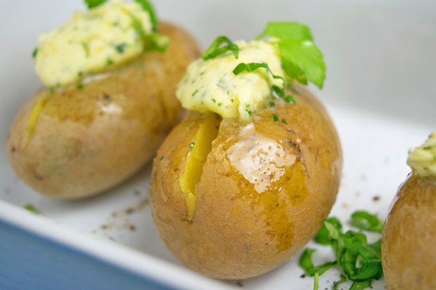 Erdäpfel mit Kräuterbutter