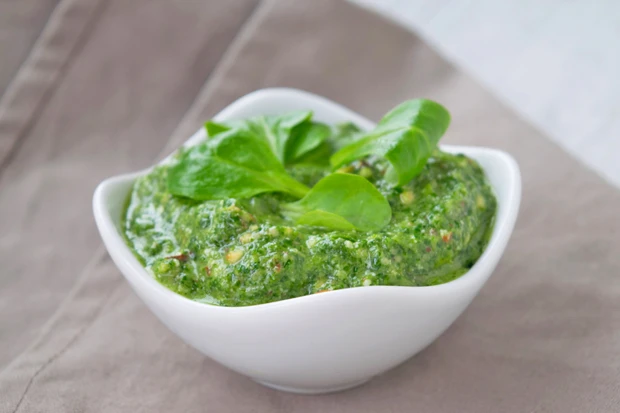 Pesto mit Vogerlsalat