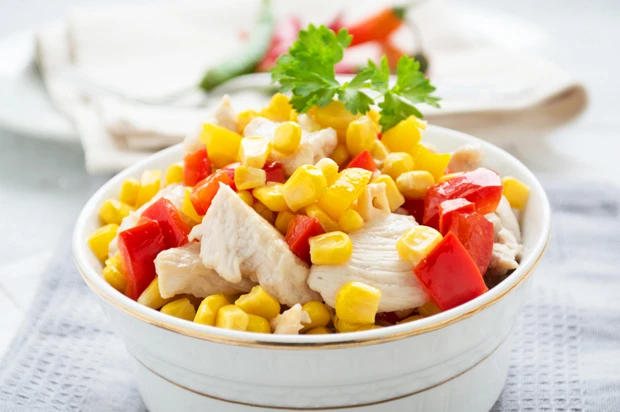 H&uuml;hnersalat