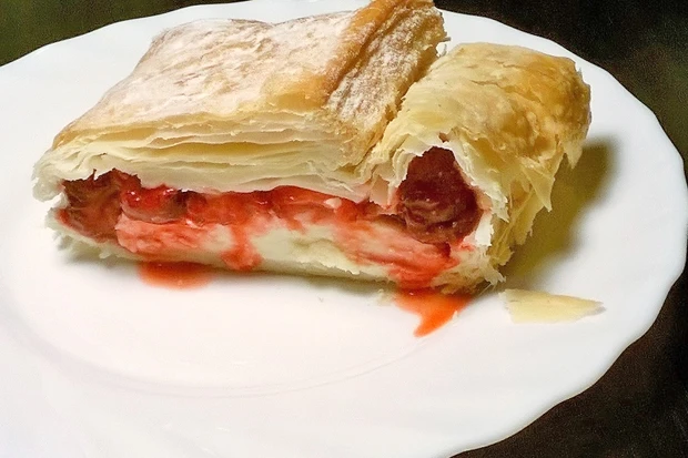 Erdbeer-Topfenstrudel