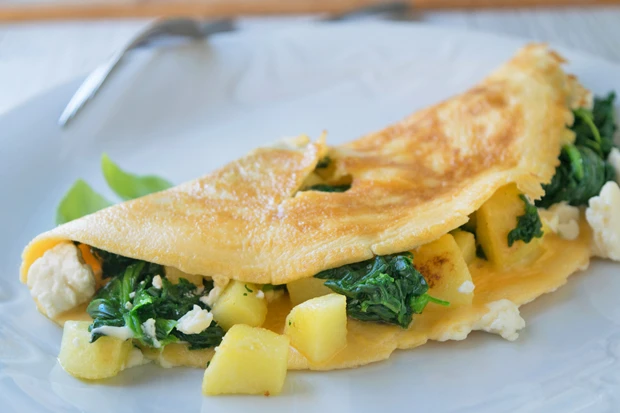 Erd&auml;pfel Omelette mit Blattspinat und Schafk&auml;se