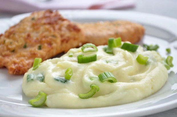 Kartoffelp&uuml;ree mit Fr&uuml;hlingszwiebeln
