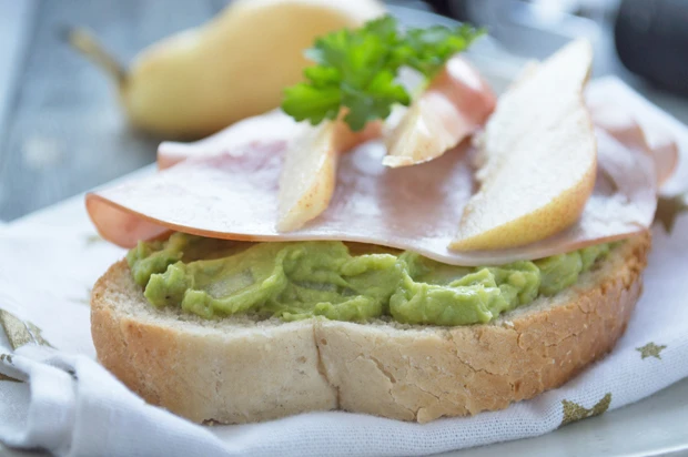 Avocado-Birnen-Sandwich