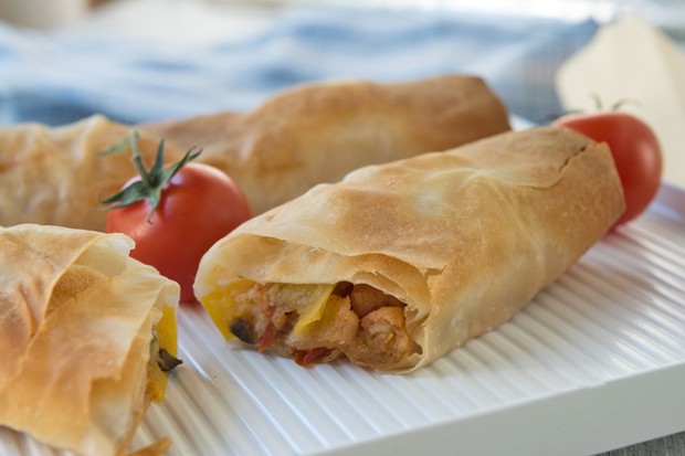 Mediterrane Tomaten-Oliven-Stangen