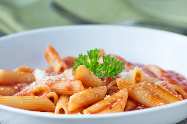 Penne mit Tomaten-Obers-Sauce