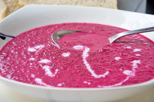 Rote-Bete-Suppe mit Meerrettich