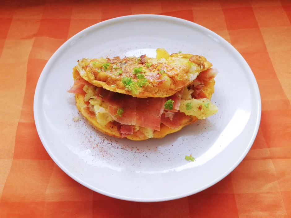 Herzhaftes Omelette mit Prosciutto