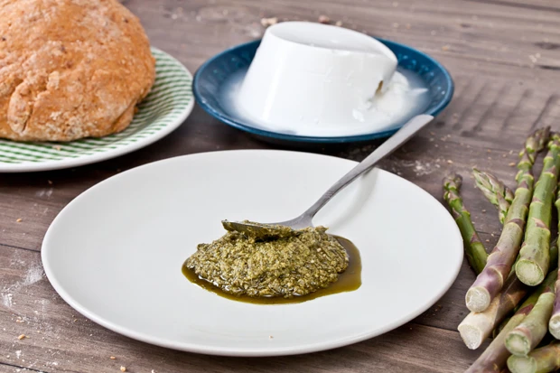 Spargel-Pesto