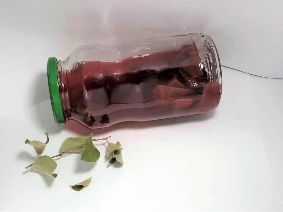 Quitten-Rotwein-Essig