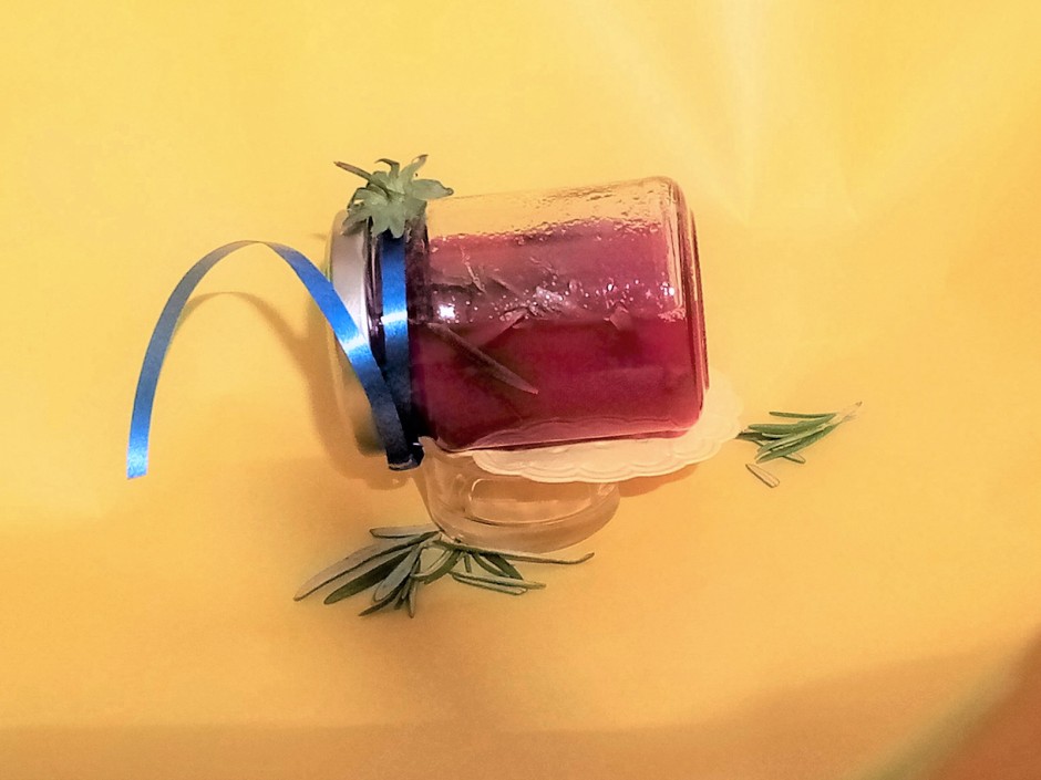 Erdbeer-Rosmarin-Essig
