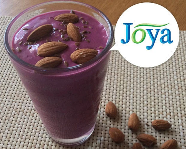 Veganer Proteinshake mit Beeren