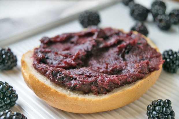 Erdnussbutter-Brombeer Aufstrich