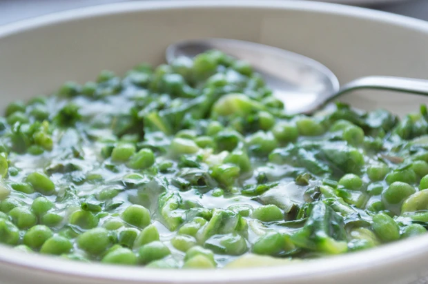 Erbsengem&uuml;se mit Salat